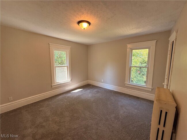 Building Photo - 842 Kenyon St