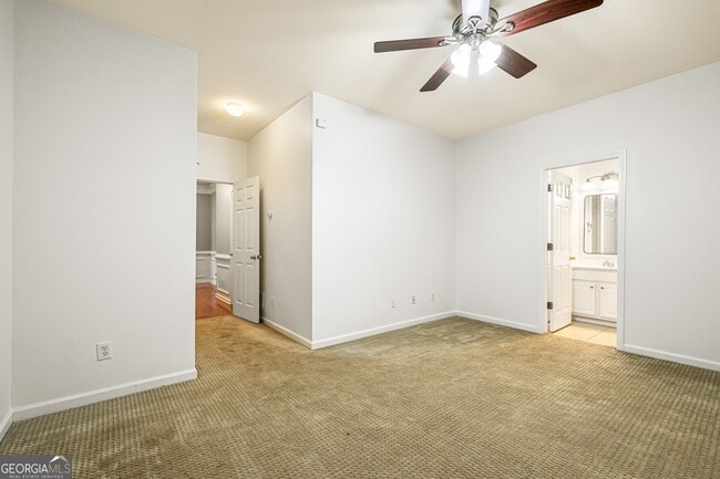 Building Photo - 600 Coligny Ct