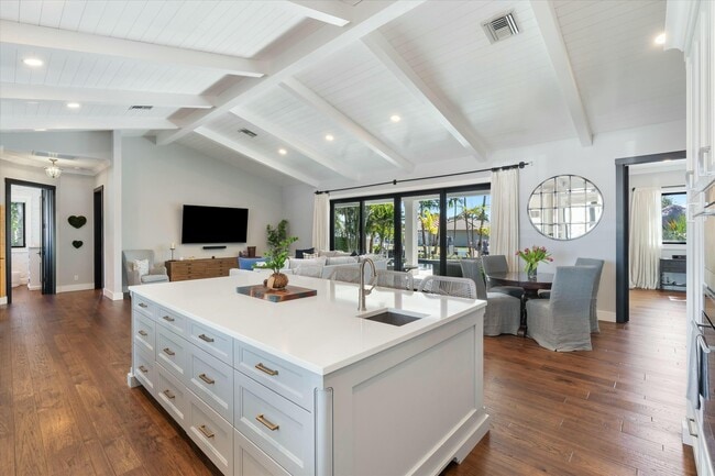 Building Photo - 940 Greenbriar Dr