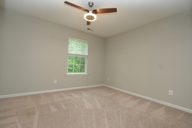 Building Photo - A charming house with 4 beds and 3.5 bath ...