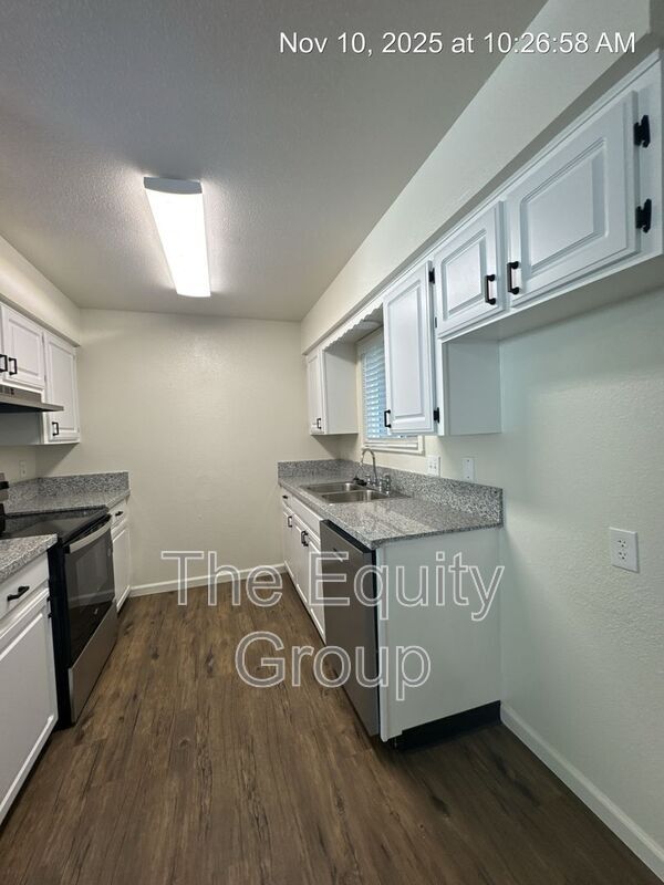 Building Photo - 806 Monarch Cir