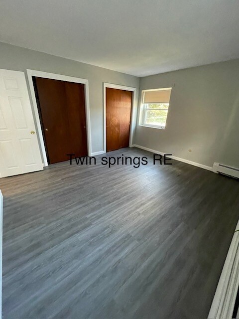 Building Photo - 250 Spring St