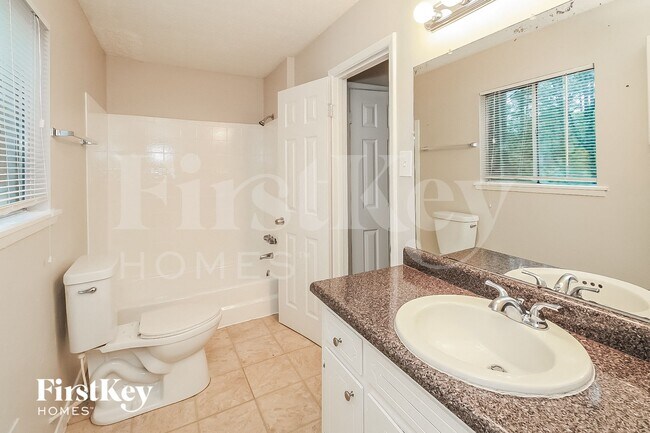 Building Photo - 9067 Homewood Dr