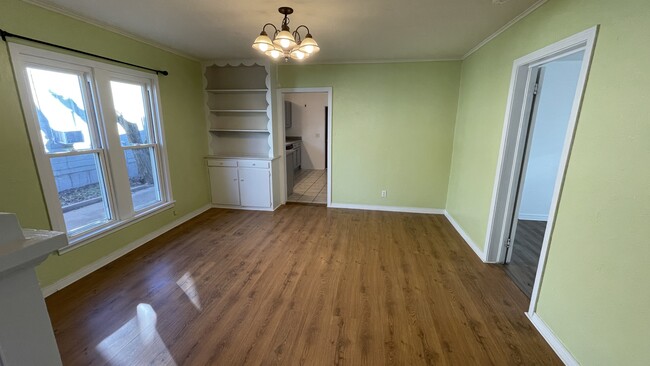 Dining room - 315 East Logan Avenue