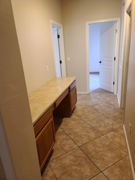 Building Photo - 3233 E Blue Ridge Way