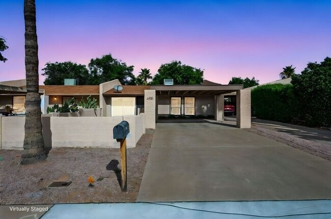 Building Photo - Cozy 2-bedroom, 1.5-bath townhome