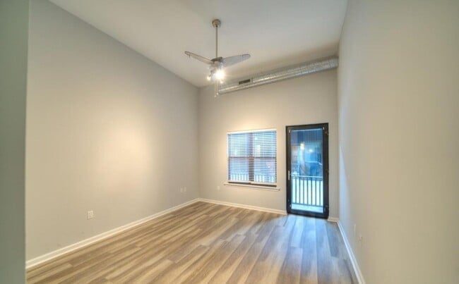 Building Photo - Fantastic Northern Liberties Parkview Condo
