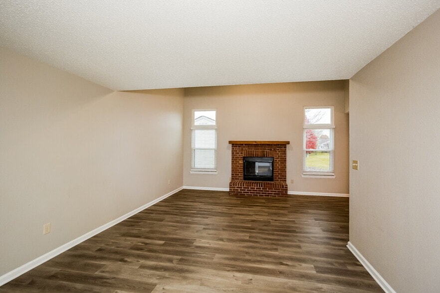 Building Photo - 279 Brookview Dr