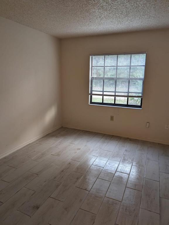 Building Photo - 452 N Sams Point