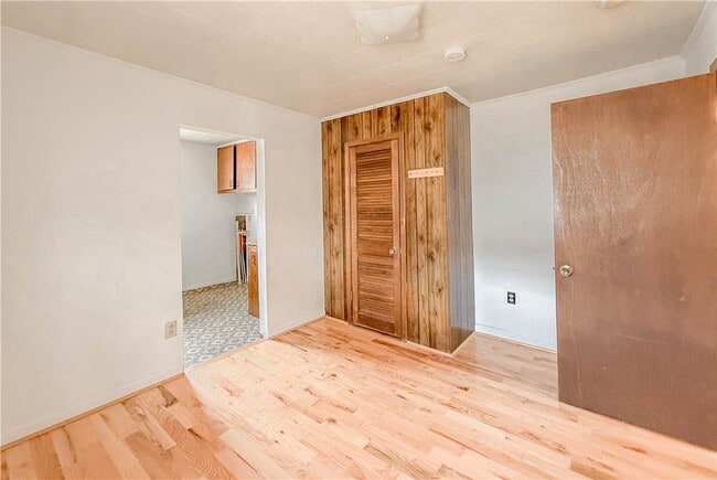 Building Photo - 937 E Main St