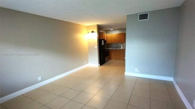 Building Photo - 715 NE 2nd Ave