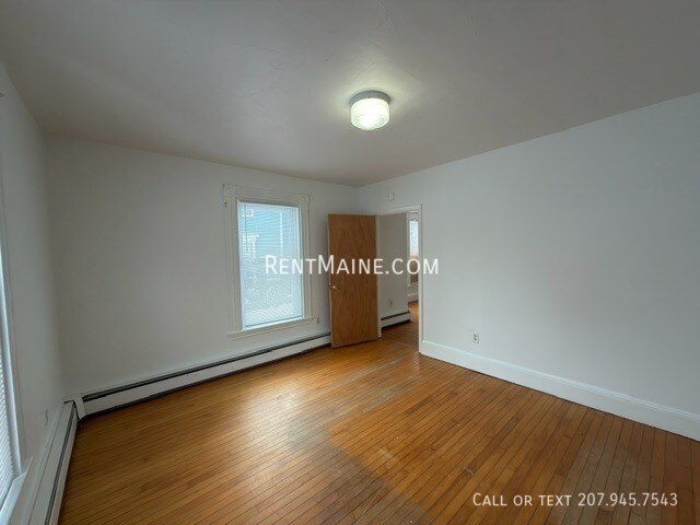 Building Photo - 116 Elm St