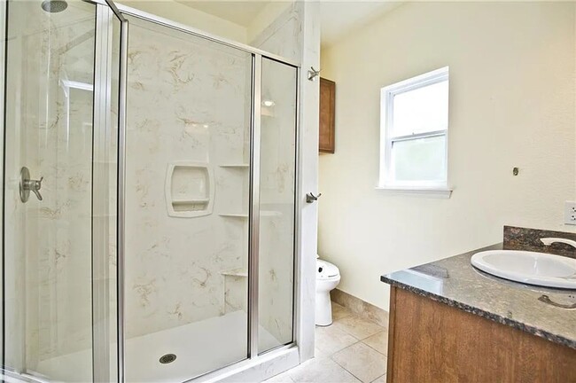 Building Photo - MUST SEE 3BDRM 2BATH HOUSE!!!