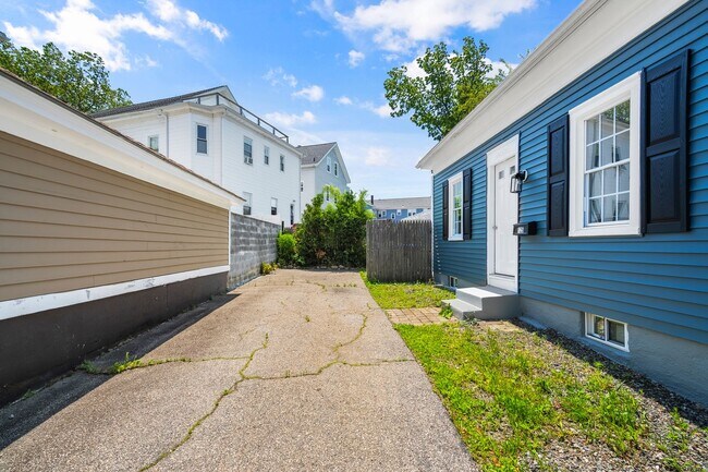 Building Photo - Beautifully Renovated 4-Bedroom Home in Ea...