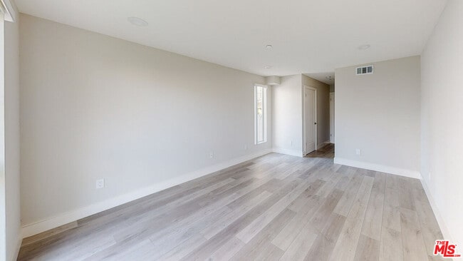 Building Photo - 953 Mariposa Ave