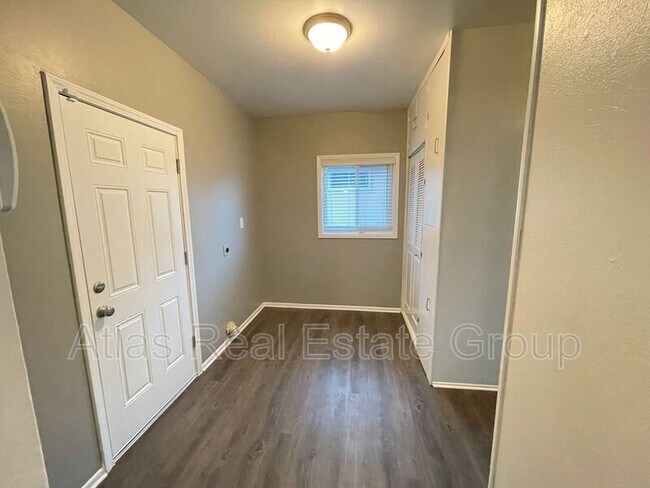 Building Photo - 209 Everett Dr