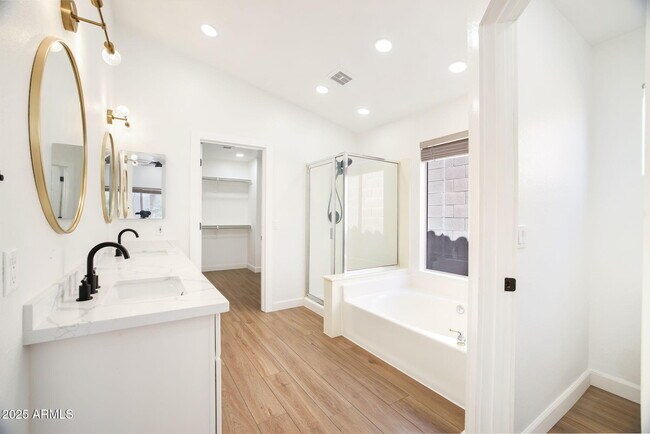 Building Photo - 16025 S 18th Dr