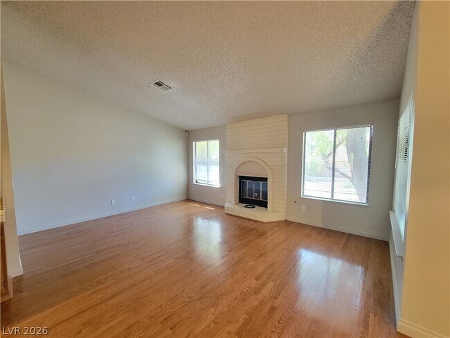 Building Photo - 3319 Palmdesert Way