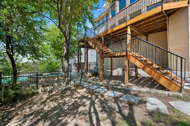 Building Photo - 6819 Chalk Hill Dr