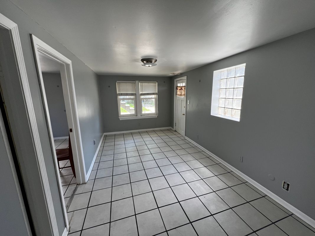 Building Photo - 1440 S 49th Ave
