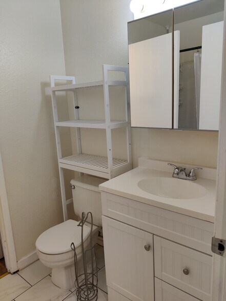 Building Photo - 12429 NE 130th Ct