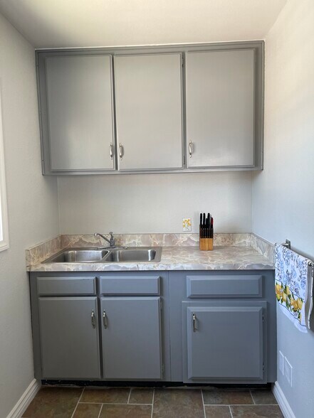 Building Photo - 3713 Rosehedge Dr