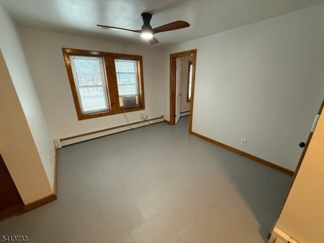 Building Photo - 81 Main St