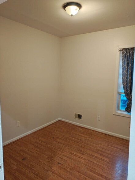 Building Photo - 234 E 9th Ave