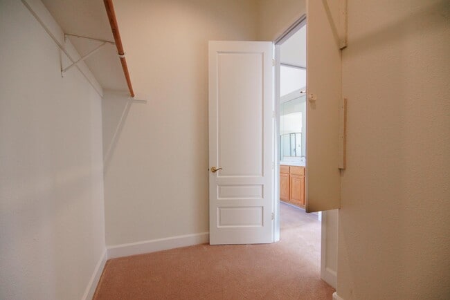 Building Photo - 26148 Legends Ct