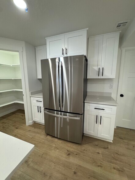 Building Photo - 3361 W Pond Dr