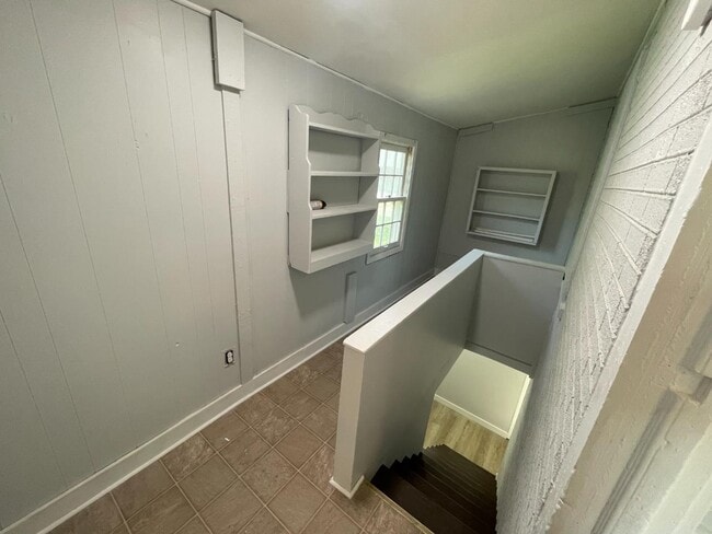 Building Photo - 2358 Sackett St