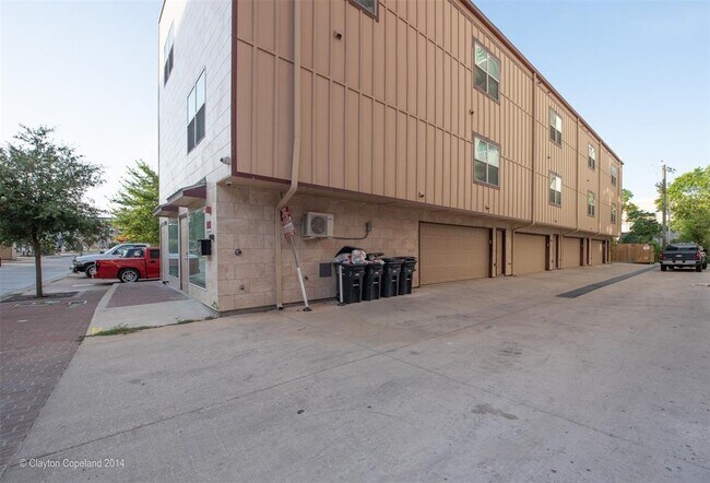 Building Photo - 307 Boyett St