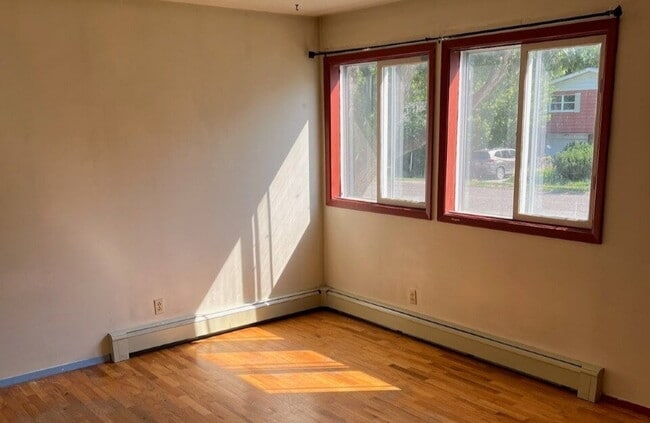 Building Photo - 927 S Black Ave