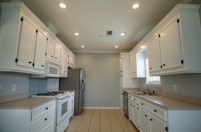 Kitchen - 106 Hanover Cove