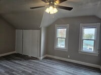 Building Photo - 424 E Fifth St