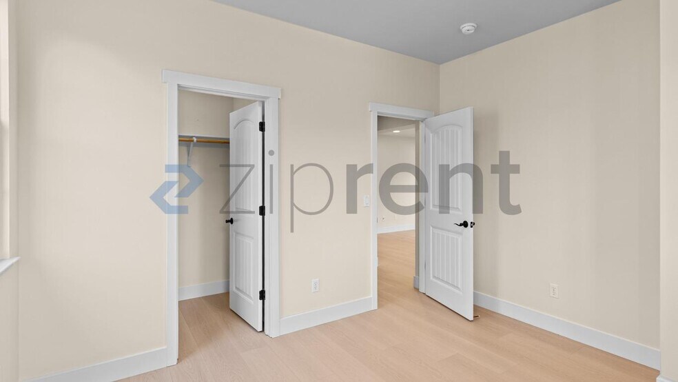 Building Photo - Unit