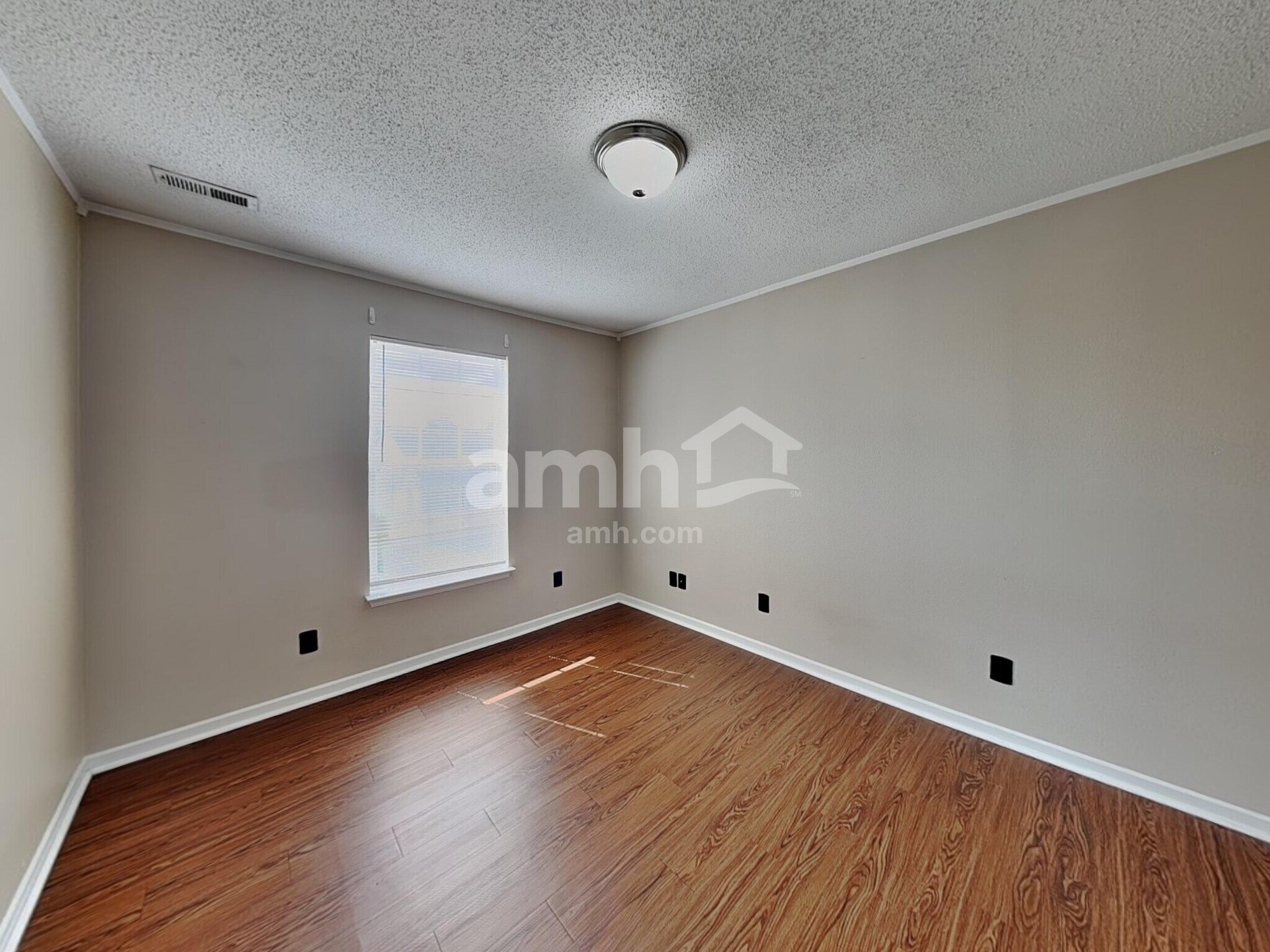 Building Photo - 3011 Earlswood Ln