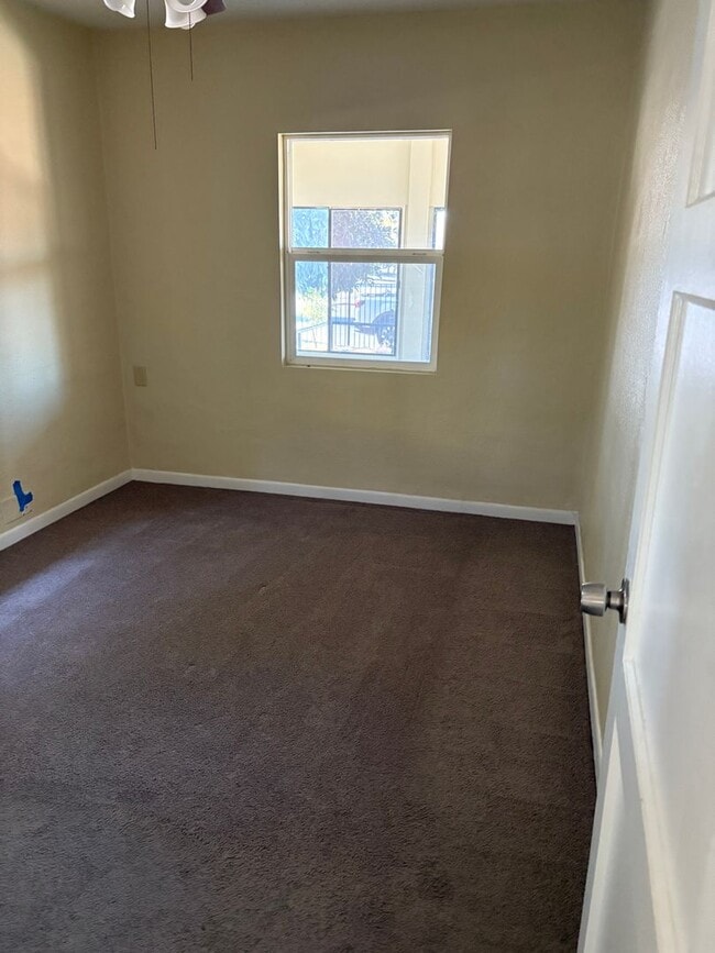 Building Photo - FOR RENT!! AVAILABLE 12/20/2025