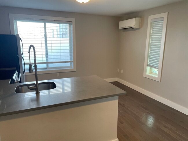 Building Photo - 543 Dorchester Ave