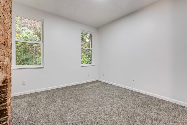 Building Photo - AVAILABLE August 2026 - Fully Renovated Mount Washington Charmer with Historic Details & Modern U...