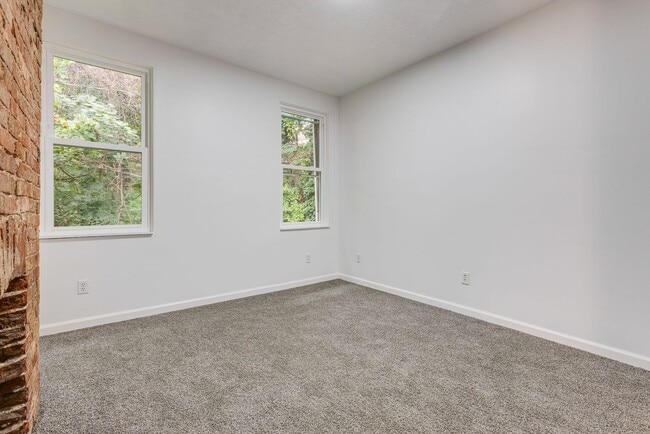 Building Photo - AVAILABLE NOW - Fully Renovated Mount Wash...