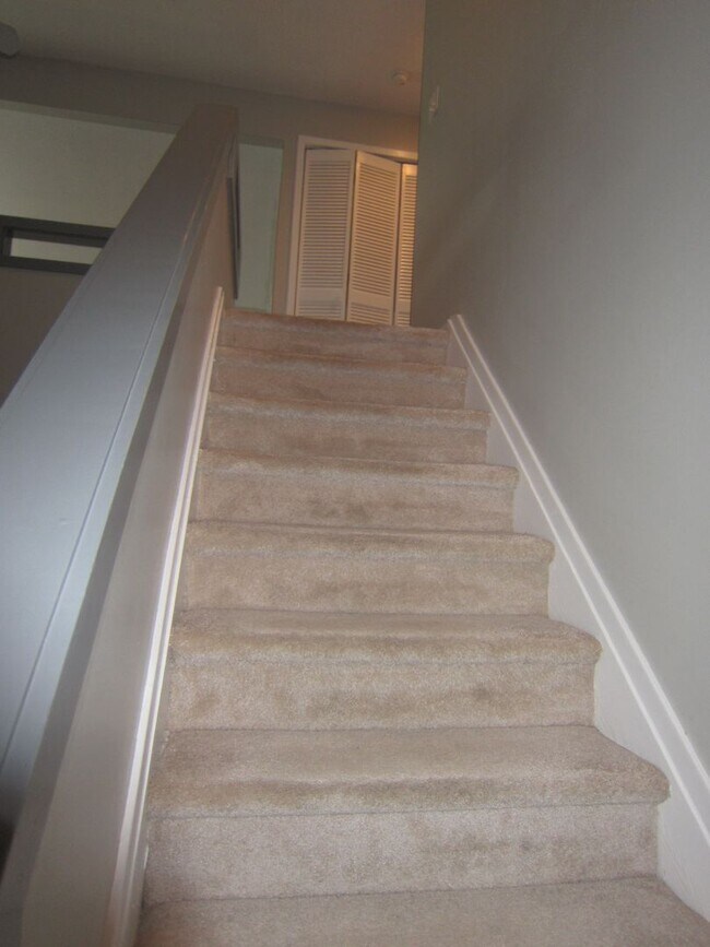 Building Photo - Highly Coveted 1 BD/1.5BA Loft Townhome in Waterwoods - Incl Utils