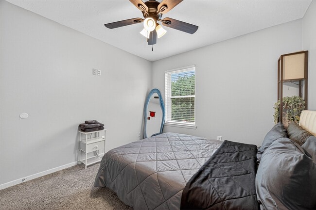 Building Photo - 22727 Tara Way Dr