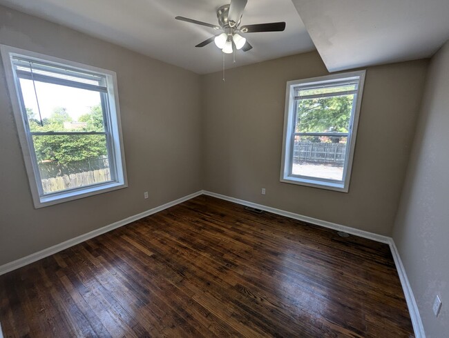 Building Photo - 3847 Russell Blvd