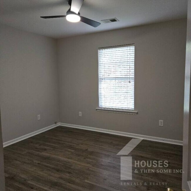 Building Photo - 20 Laurelhurst Ct