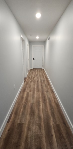 1L/1R Hallway - 23 E Clinton St