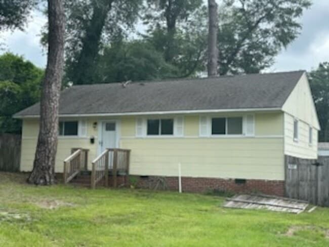 Primary Photo - Desirable 3 Bedroom Home