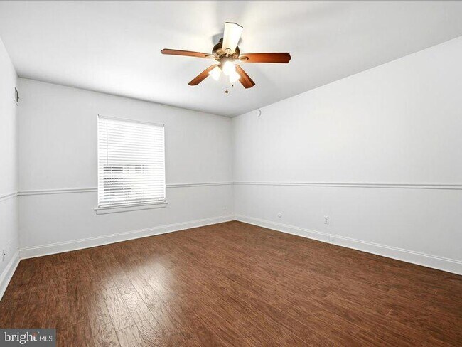 Building Photo - 421 Drummers Ln