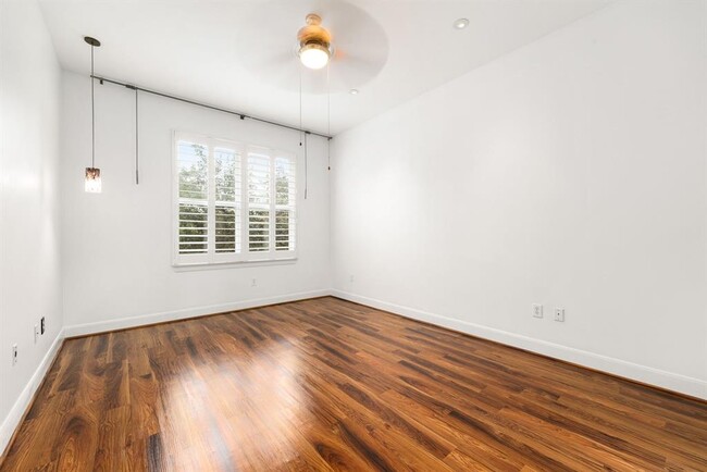 Building Photo - 300 St Joseph Pkwy