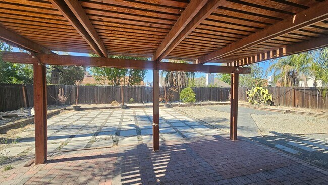 Building Photo - Spacious Single-Story Home with RV Parking – No HOA!